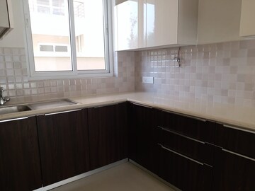 Kitchen in 3 BHK Builder Floor at BPTP Parkland Pride, Sector 77 – for Sale