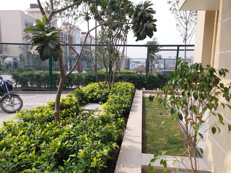 Garden, bptp-parkland-pride 3 Bedroom 1103 Sq.Ft. Builder Floor In Sector 77 Faridabad 9487778