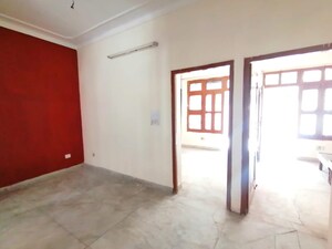 Room in 3 BHK Villa at Sector 31 – for Sale