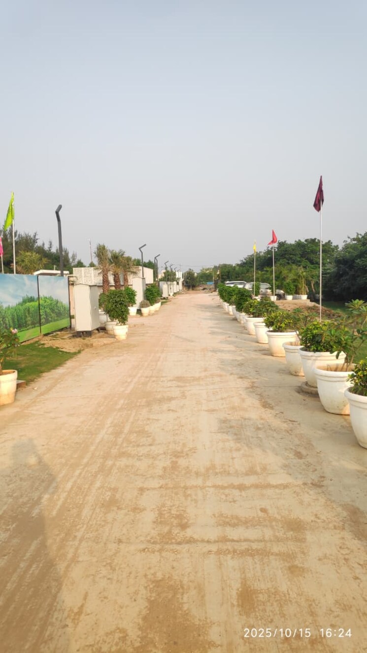 Garden, rambha-corona-greens  113 Sq.Yd. Plot In Sohna Sector 5 Gurgaon 9487783