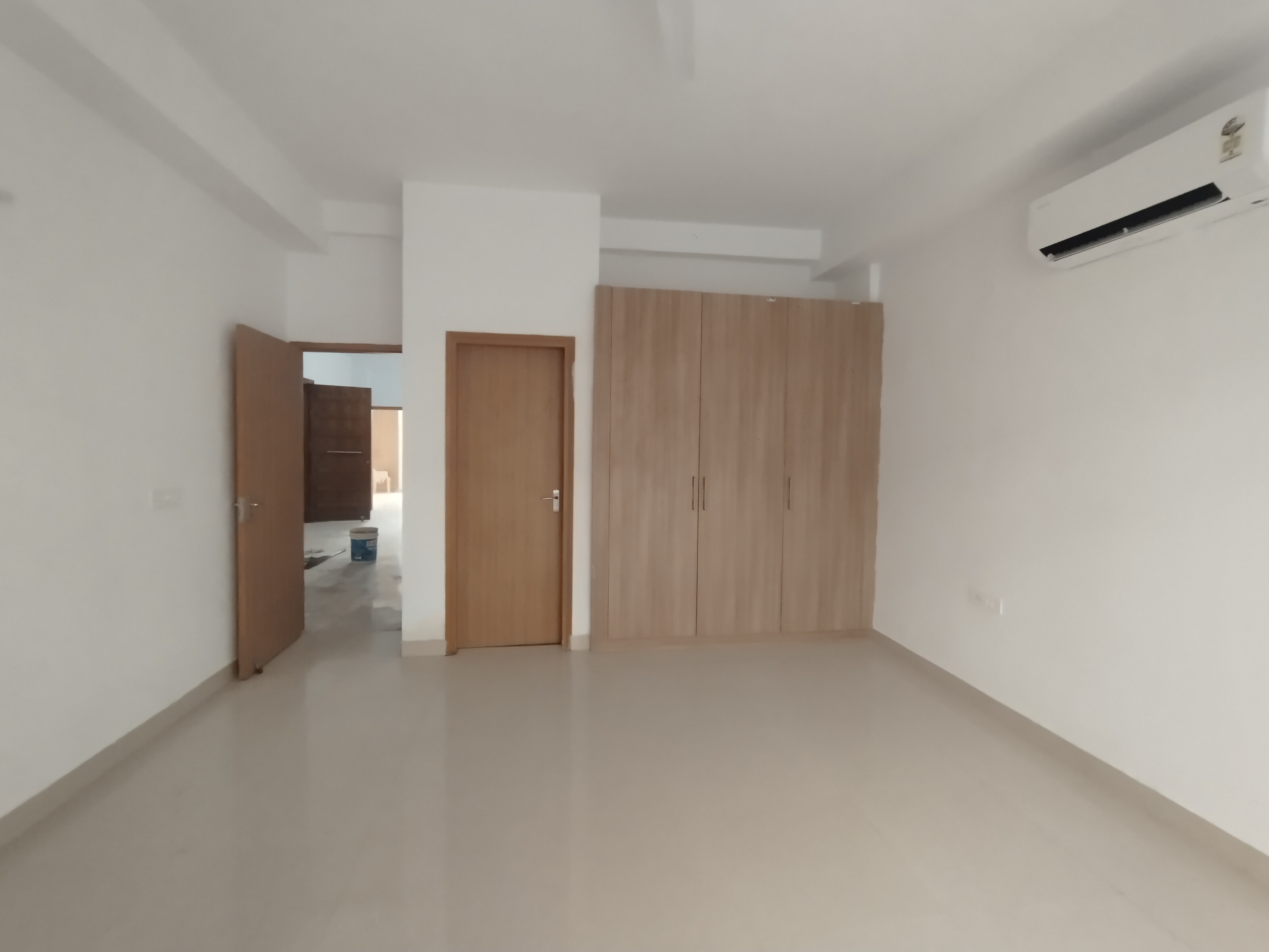 4 BHK + Servant Room 2800 Sq.Ft. Builder Floor in SS Linden