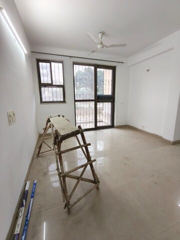 Room in 3 BHK Apartment at Unitech Uniworld Gardens 2, Sector 47 – for Rent