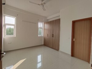 Room in 4 BHK Builder Floor at SS Linden, Sector 84 – for Rent