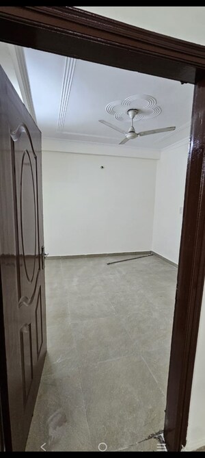 Room in 3 BHK Builder Floor at Saket – for Rent