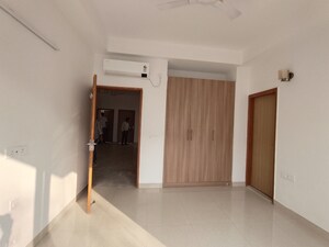 Room in 4 BHK Builder Floor at SS Linden, Sector 84 – for Rent