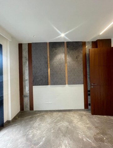 Room in 2 BHK Builder Floor at Sector 10 – for Rent