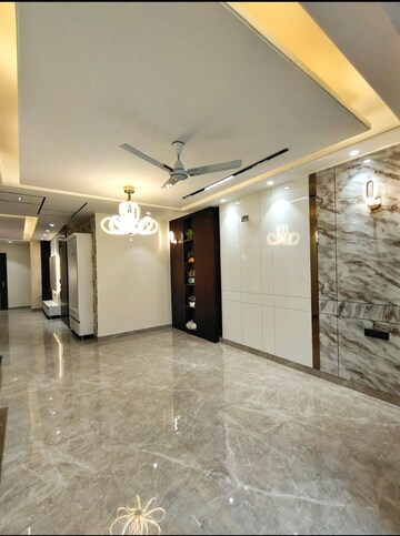 Room in 2 BHK Builder Floor at Sector 10 – for Rent