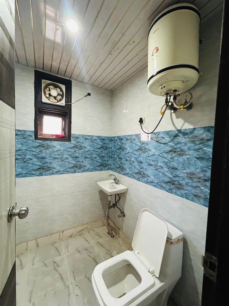 Bathroom, chattarpur 1 Bedroom 450 Sq.Ft. Builder Floor In Chattarpur Delhi 9487878