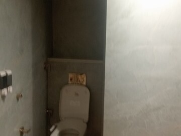 Attached Bathroom in 3 BHK Builder Floor at Suncity – for Rent