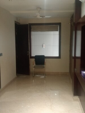Room in 3 BHK Builder Floor at Suncity – for Rent