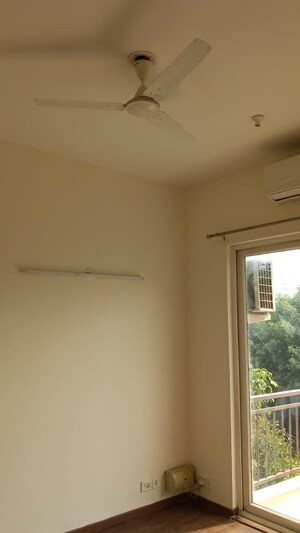 Room in 3 BHK Apartment at BPTP Astaire Gardens, Sector 70a – for Rent