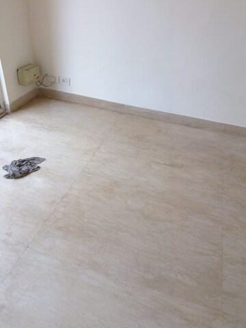 Room in 3 BHK Apartment at BPTP Astaire Gardens, Sector 70a – for Rent