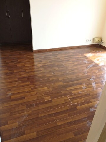 Room in 3 BHK Apartment at BPTP Astaire Gardens, Sector 70a – for Rent