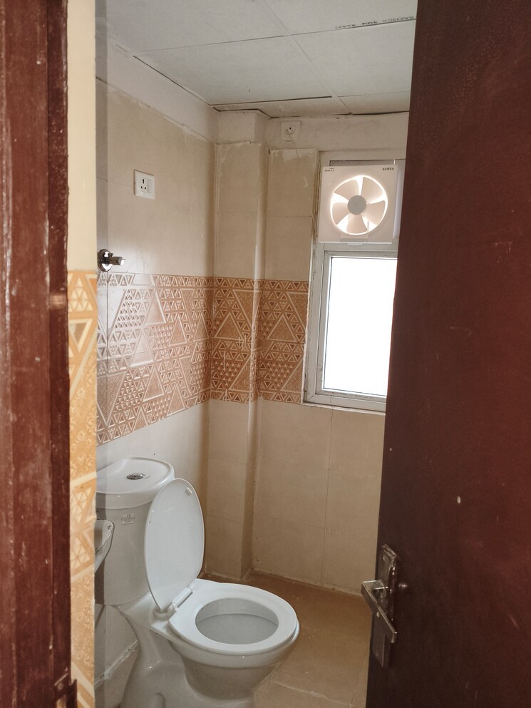 Bathroom, noida extension 3 Bedroom 1115 Sq.Ft. Apartment In Noida Extension Greater Noida 9487926