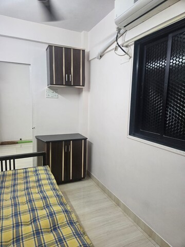 Bedroom in 1 BHK Apartment at Vakola – for Rent