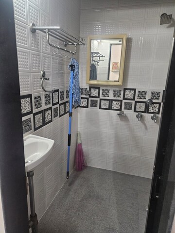 Bathroom in 1 BHK Apartment at Vakola – for Rent