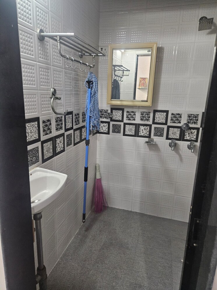 Bathroom, vakola 1 Bedroom 300 Sq.Ft. Apartment In Vakola Mumbai 9487942