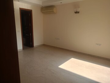 Room in 3 BHK Apartment at Defence Colony – for Rent