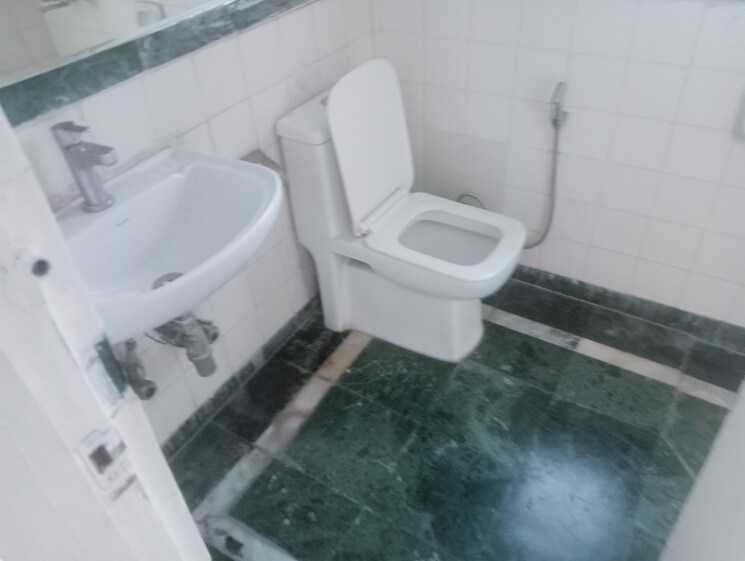 Bathroom, unitech-the-residences-gurgaon 2 Bedroom 1125 Sq.Ft. Apartment In Sector 33 Gurgaon 9487958