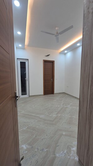 Room in 3 BHK Builder Floor at Hauz Khas – for Sale