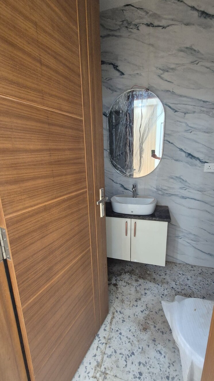 Bathroom, hauz khas 3 Bedroom 1440 Sq.Ft. Builder Floor In Hauz Khas Delhi 9487976