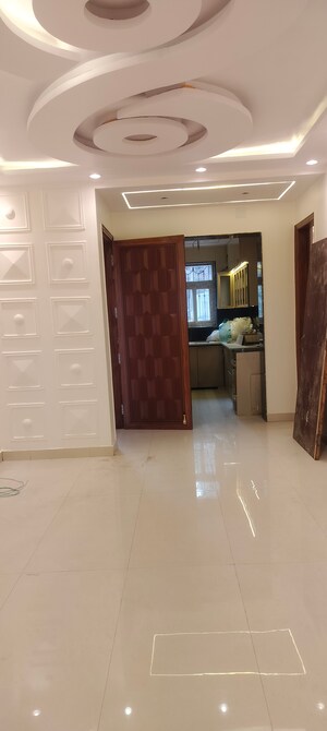 Room in 3.5 BHK Apartment at Janakpuri – for Sale
