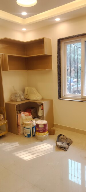 Room in 3.5 BHK Apartment at Janakpuri – for Sale