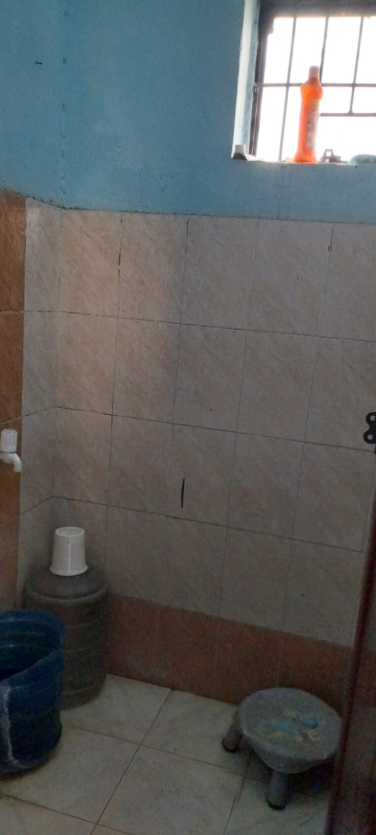 Bathroom, sector 10 greater noida 1.5 Bedroom 30 Sq.Mt. Apartment In Sector 10 Greater Noida Greater Noida 9488010