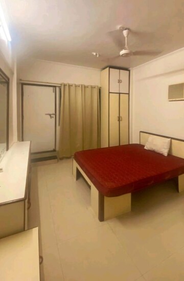 2.5 BHK Apartment For Rent in Adelmar Apartment, Khar West