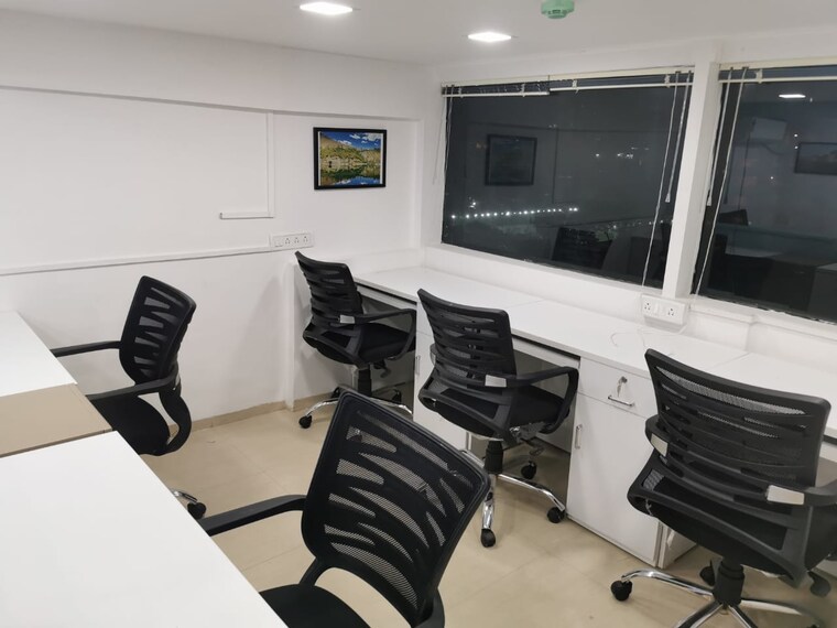 Team Area, crystal-paradise Commercial Office Space 600 Sq.Ft. In Andheri West Mumbai 9488008