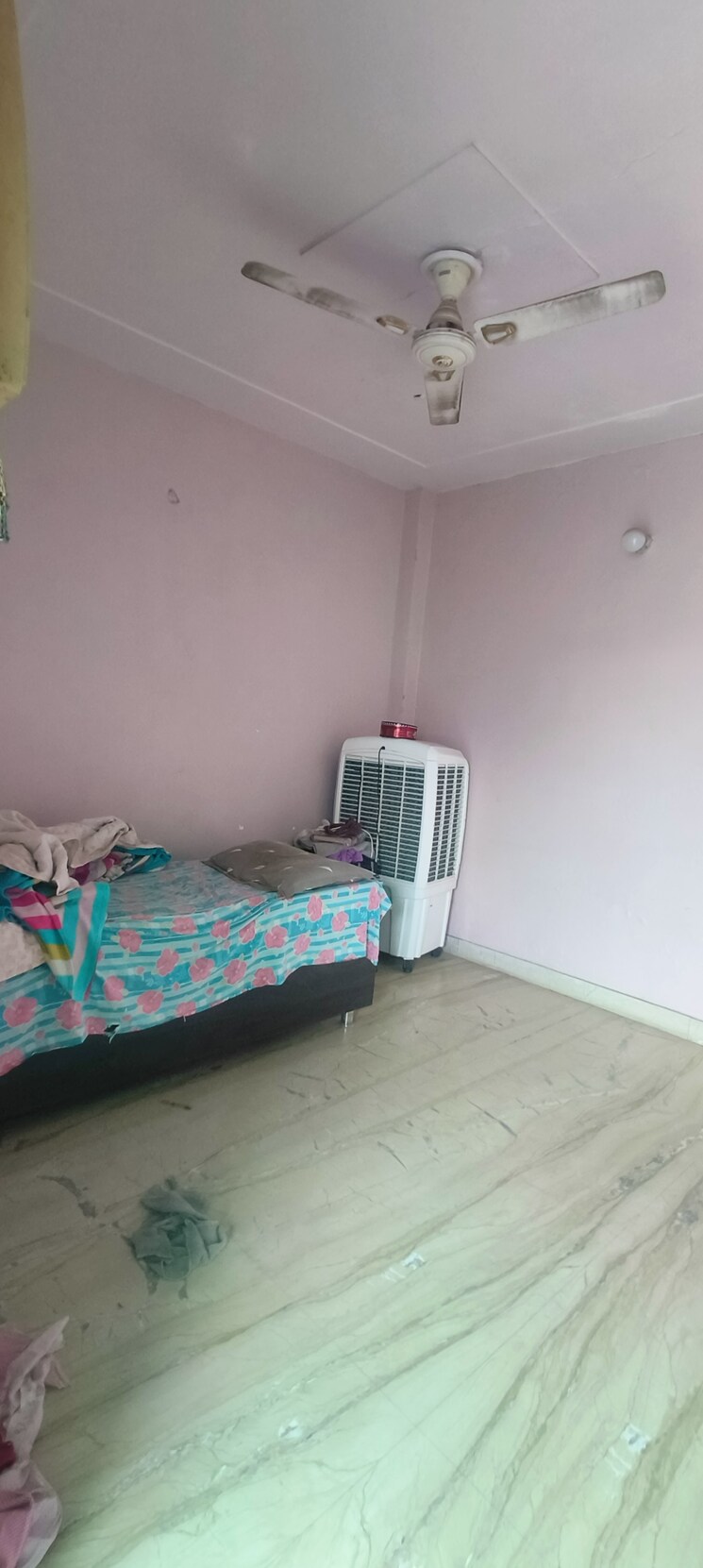 Bedroom, rohini sector 25 3 Bedroom 900 Sq.Ft. Builder Floor In Rohini Sector 25 Delhi 9488029