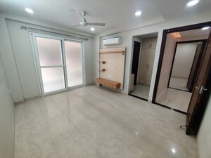 Room in 3 BHK Builder Floor at Palam Vihar Residents Association, Palam Vihar – for Rent