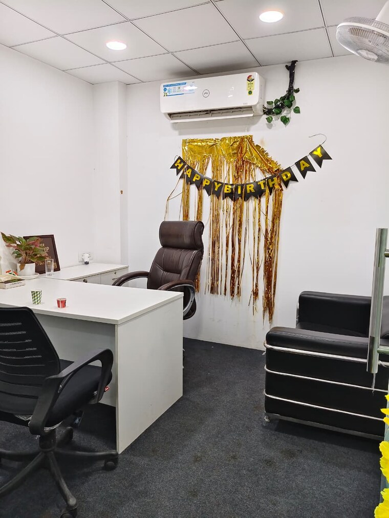 Team Area, sector 63 Commercial Office Space 900 Sq.Ft. In Sector 63 Noida 9488014