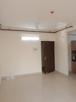 Room in 2 BHK Apartment at Signature Global Prime, Sector 63a – for Rent