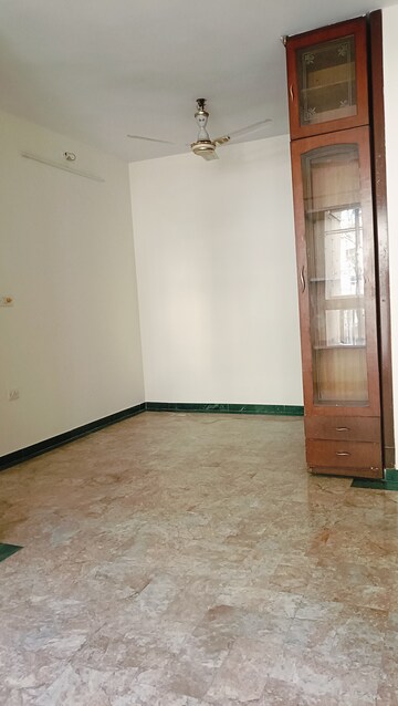 Room in 1 BHK Apartment at Hiranandani Estate, Ghodbunder Road – for Rent