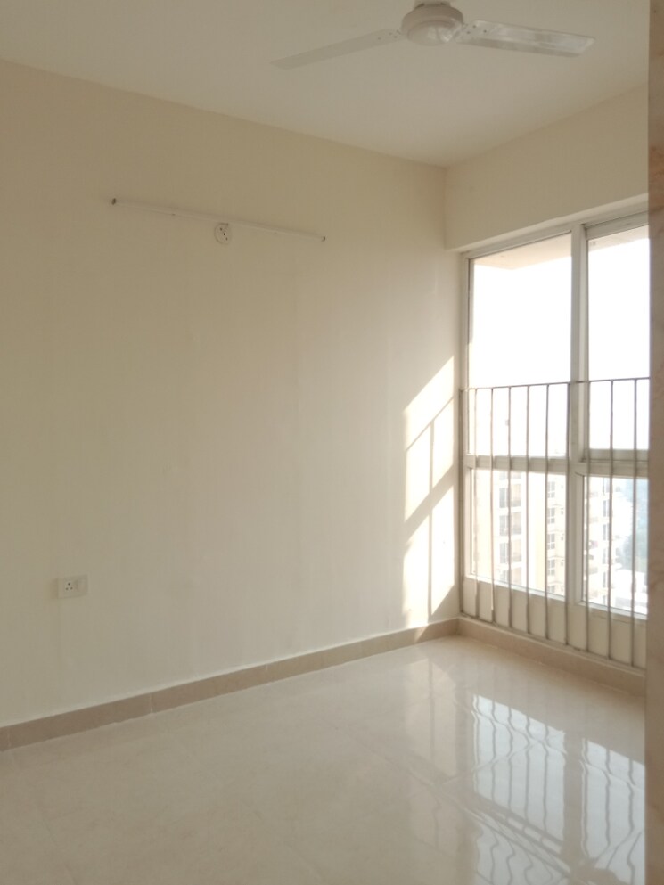 Room, signature-global-prime 2 Bedroom 834 Sq.Ft. Apartment In Sector 63a Gurgaon 9488106