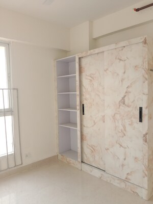 Room in 2 BHK Apartment at Signature Global Prime, Sector 63a – for Rent