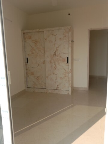 Room in 2 BHK Apartment at Signature Global Prime, Sector 63a – for Rent