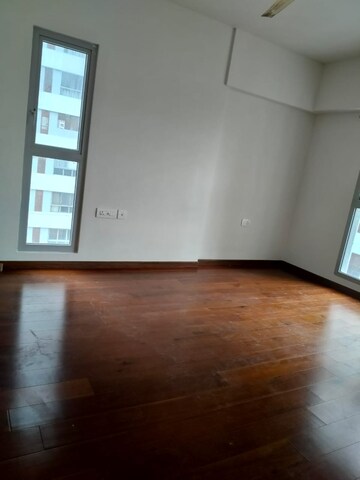 Room in 2 BHK Apartment at Piramal Vaikunth, Balkum Pada – for Rent