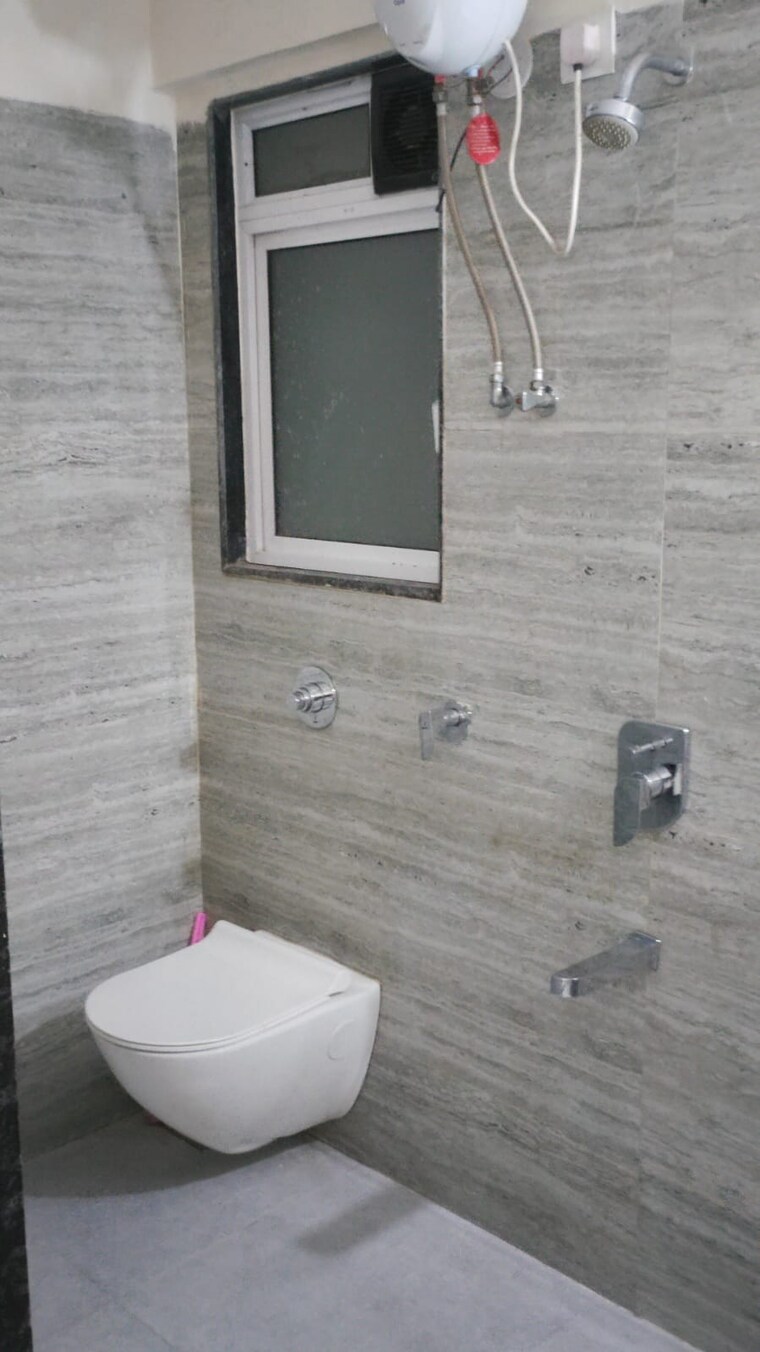 Bathroom, vaibhavlaxmi-royal-stone 2 Bedroom 635 Sq.Ft. Apartment In Vikhroli East Mumbai 9488123
