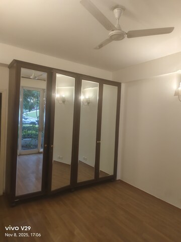 4 BHK Apartment For Rent in DLF Park Place, Sector 54