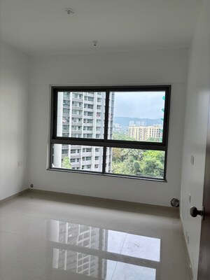 Room in 2 BHK Apartment at Kalpataru Immensa, Kolshet Road – for Sale