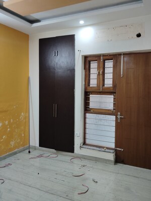Bedroom in 3 BHK Builder Floor at Sector 16 – for Rent