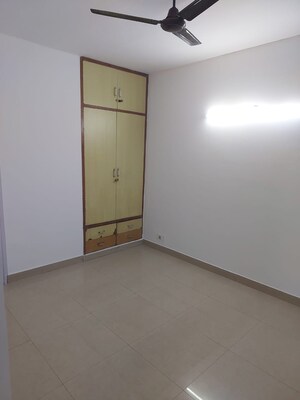 Room in 2 BHK Apartment at Rail Vihar Sector 30, Sector 30 – for Rent