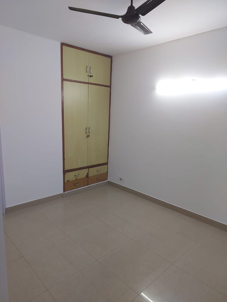 Room, rail-vihar-sector-30 2 Bedroom 1050 Sq.Ft. Apartment In Sector 30 Noida 9488157