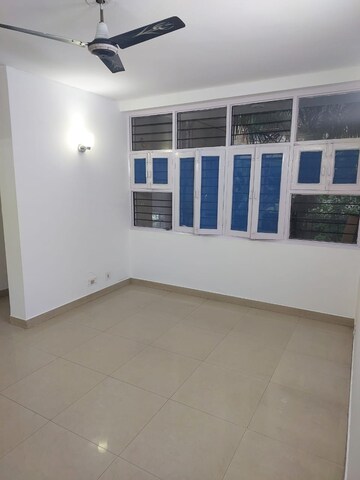 Room in 2 BHK Apartment at Rail Vihar Sector 30, Sector 30 – for Rent