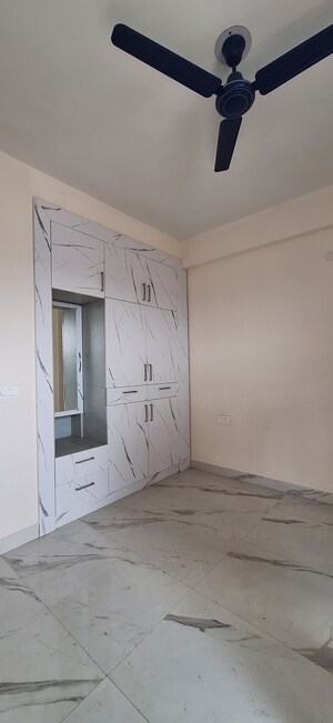 Kitchen in 2.5 BHK Builder Floor at Smart World Gems, Sector 89 – for Rent