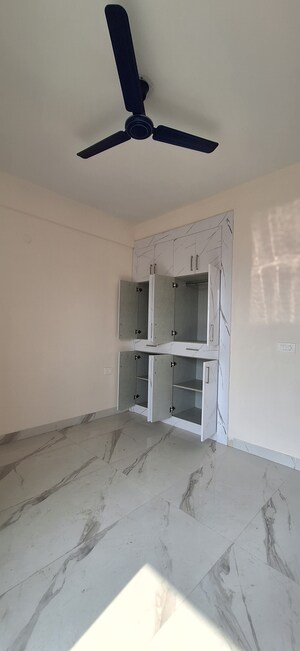 Furnished Amenities in 2.5 BHK Builder Floor at Smart World Gems, Sector 89 – for Rent