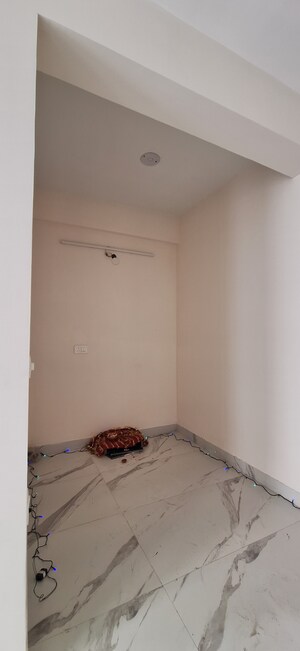 Furnished Amenities in 2.5 BHK Builder Floor at Smart World Gems, Sector 89 – for Rent