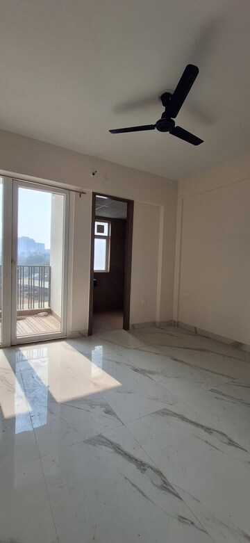 Furnished Amenities in 2.5 BHK Builder Floor at Smart World Gems, Sector 89 – for Rent